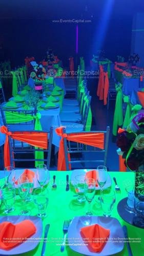tematica neon montaje mesa tablon silla tiffany (2)